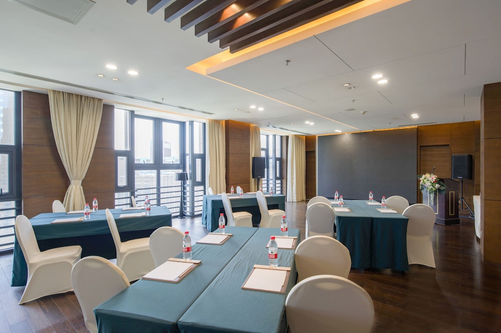 Lia Charlton Hotel Shenzhen 42/48