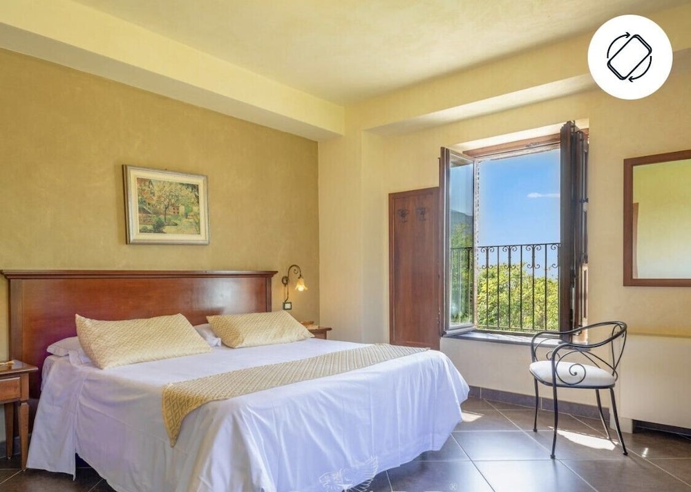 ROOM, DOUBLE BED