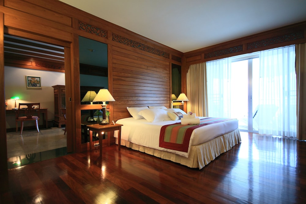 Royal Cliff Grand Hotel 10/65