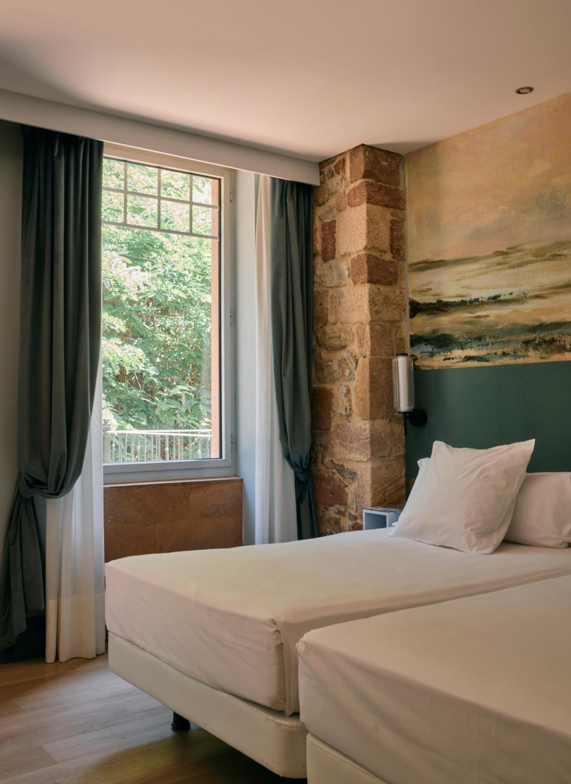 Room, Double or Twin Bed