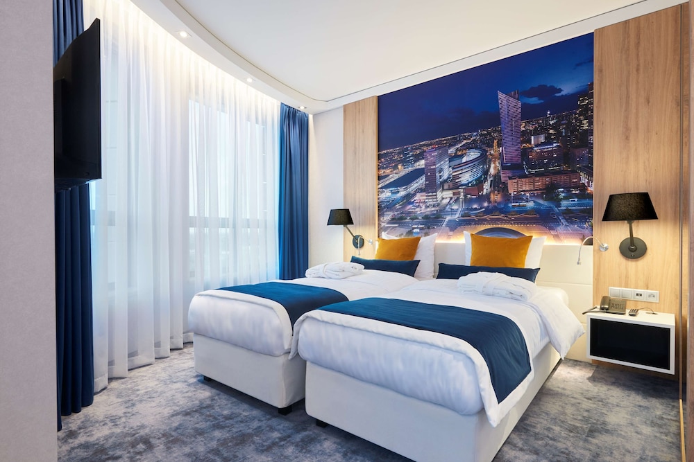 Golden Tulip Warsaw Airport 9/37