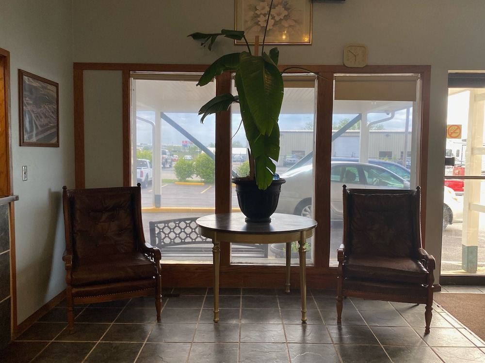 OAK GROVE INN 27/31