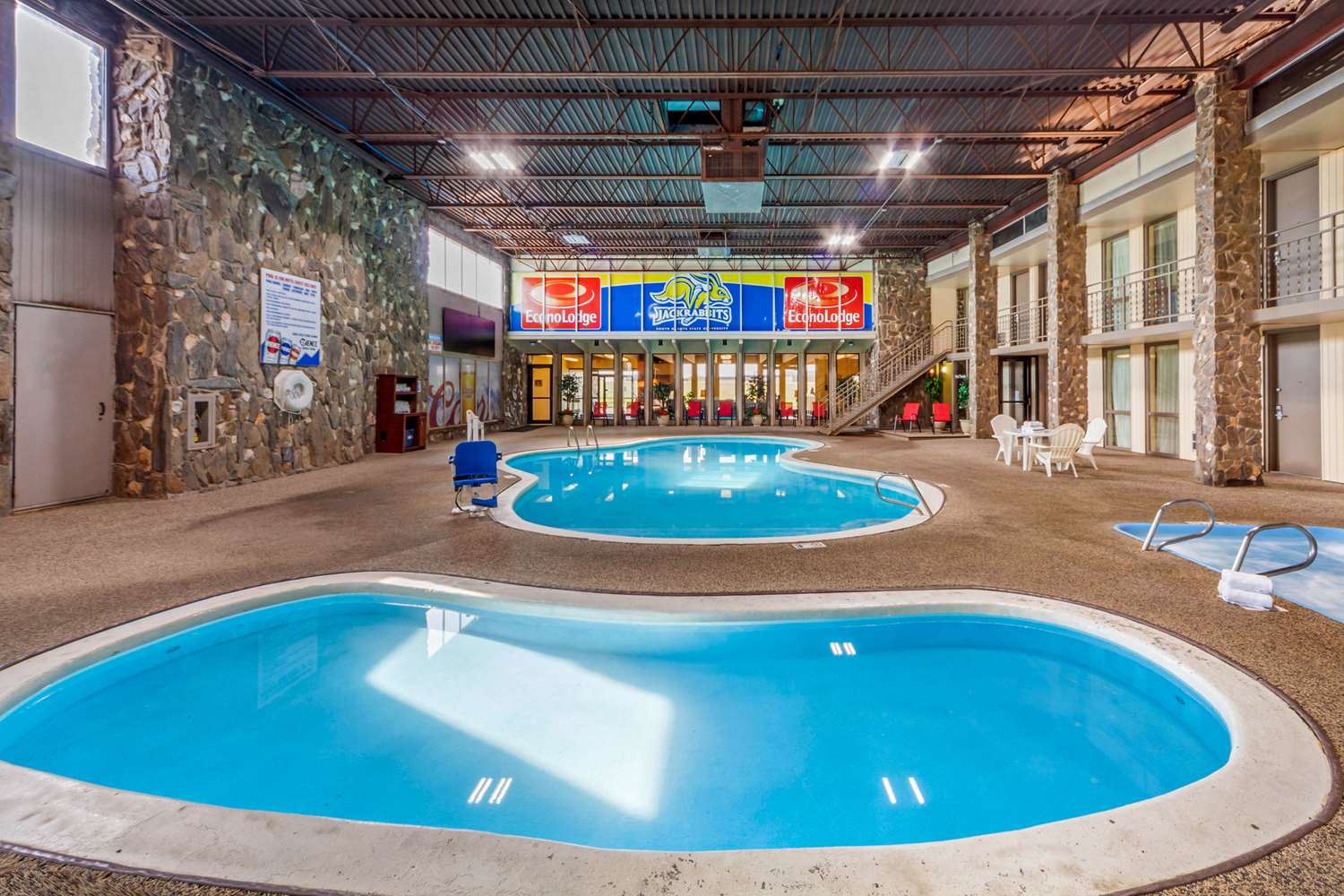 Econo Lodge Inn & Suites Brookings, SD 22/41