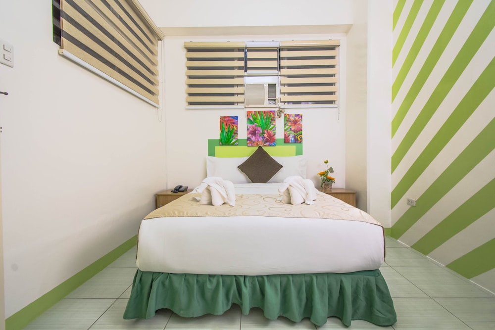 ROOM, DOUBLE BED