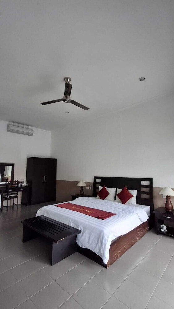 DELUXE, DOUBLE BED