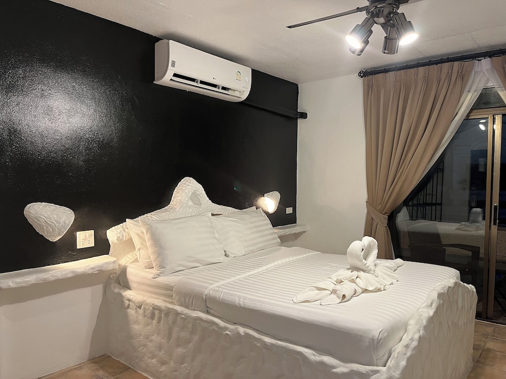 ROOM, DOUBLE BED, BALCONY