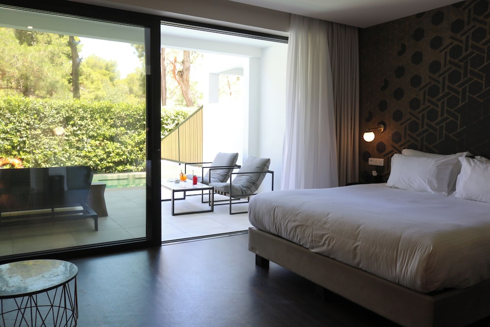 AZUR HOTEL 8/50