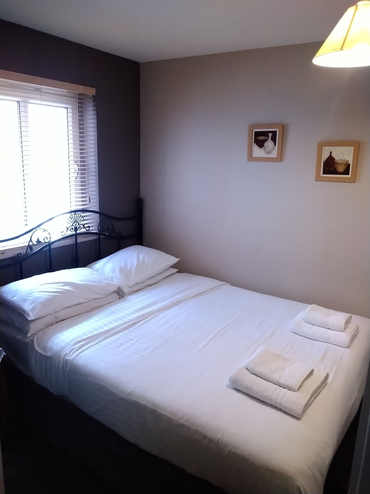 Apartment, 2 Double Beds, Victoria Cloisters 1/5