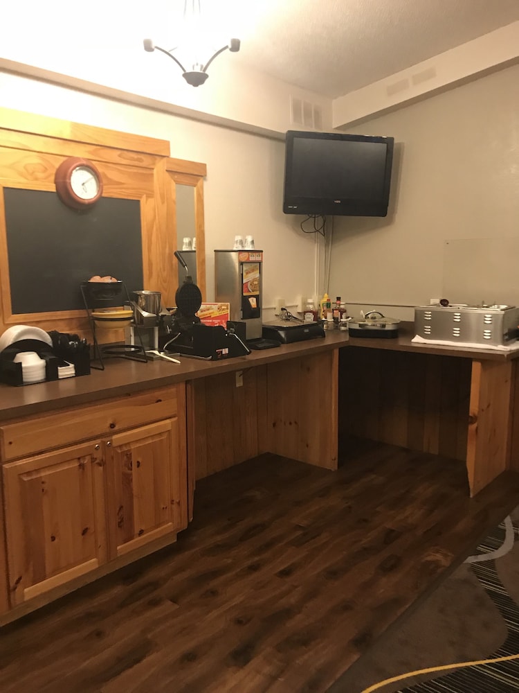 Walker Hotel 35/46