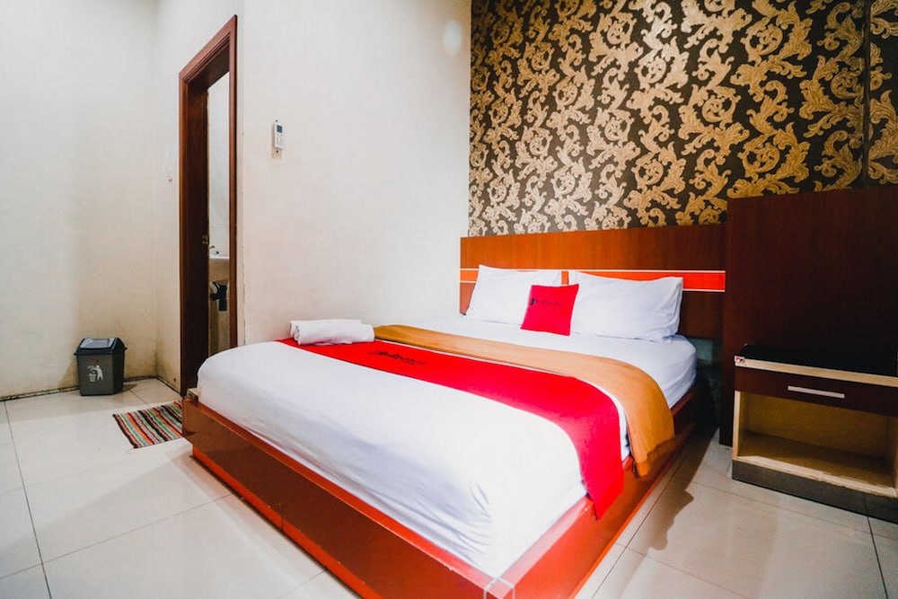 REDDOORZ, DELUXE