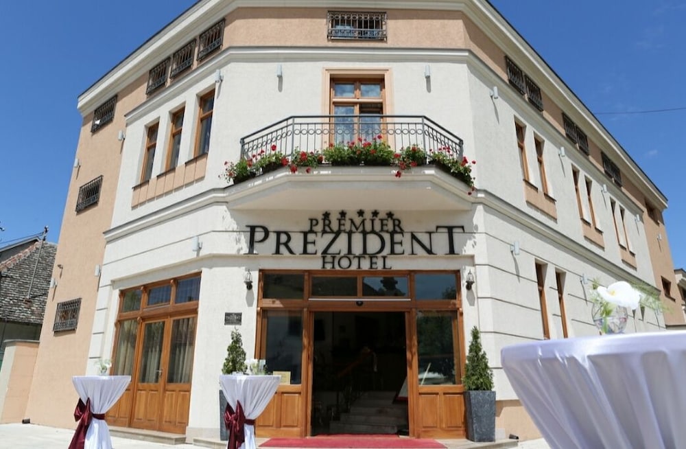 Premier Prezident Garni 2/67