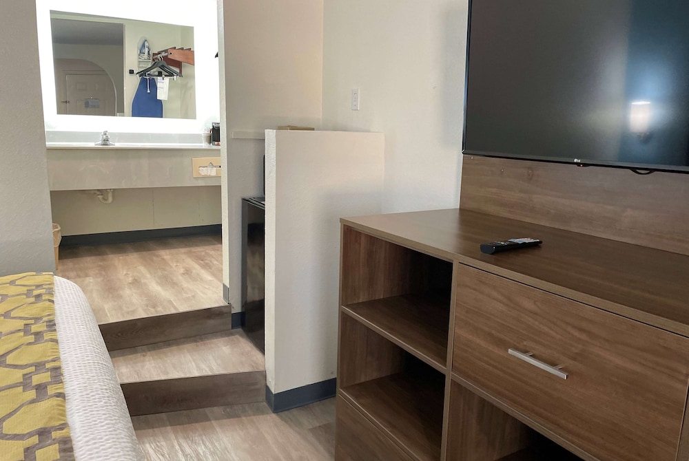 Baymont by Wyndham Biloxi Ocean Springs 12/60