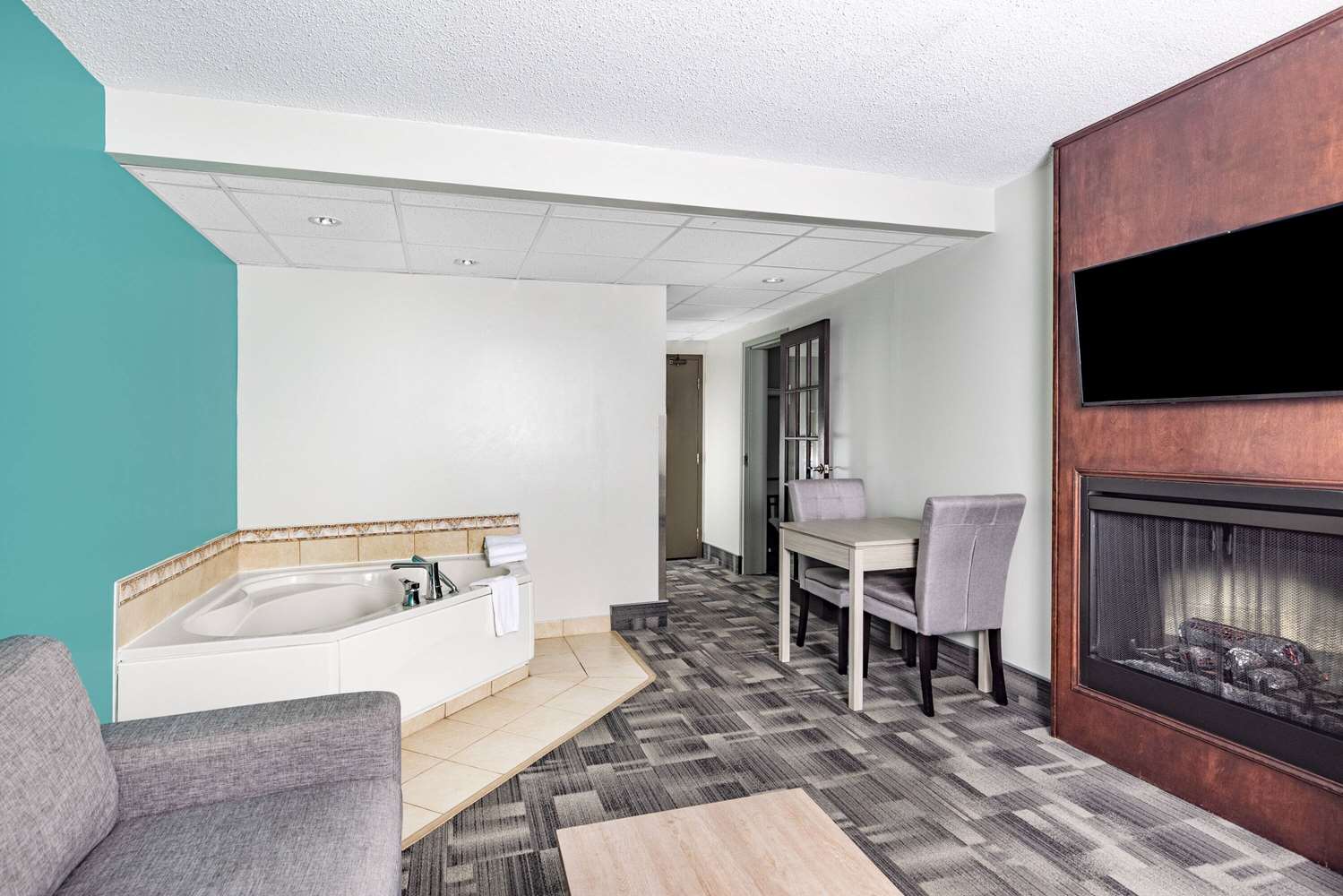 Travelodge by Wyndham Miramichi New Brunswick 7/35
