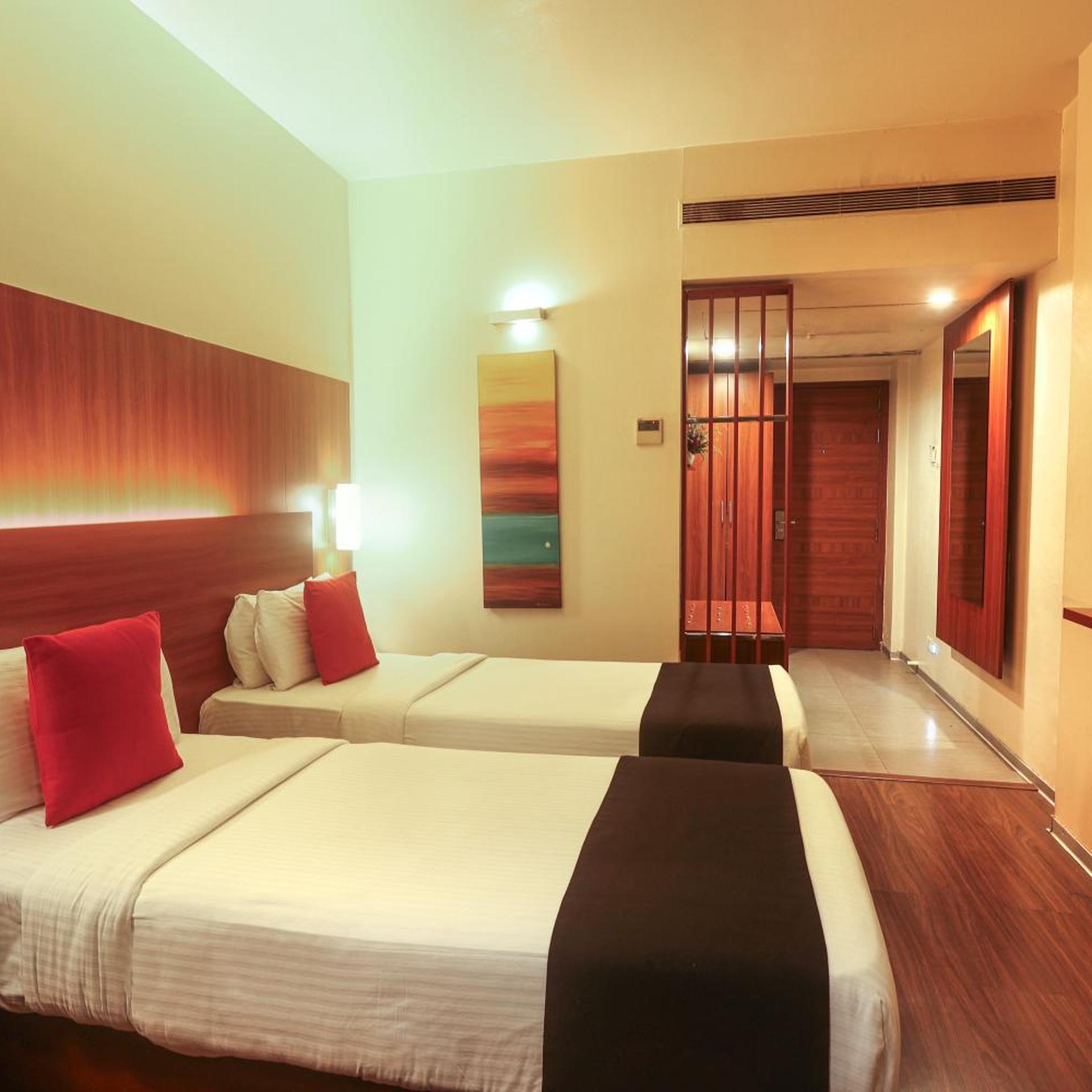 Oyo Premium Deccan Apte Road 16/55