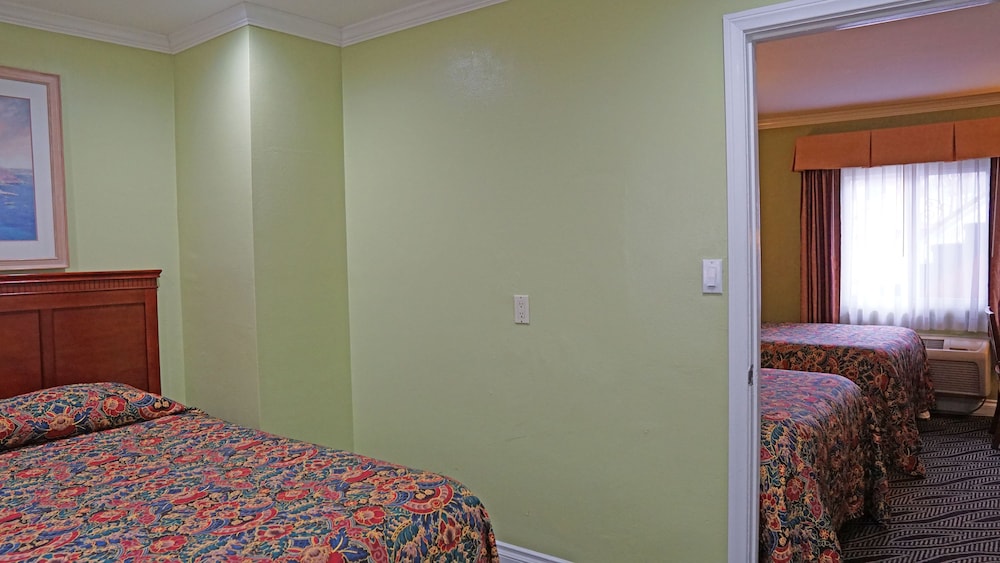 Redondo Inn and Suites 15/48