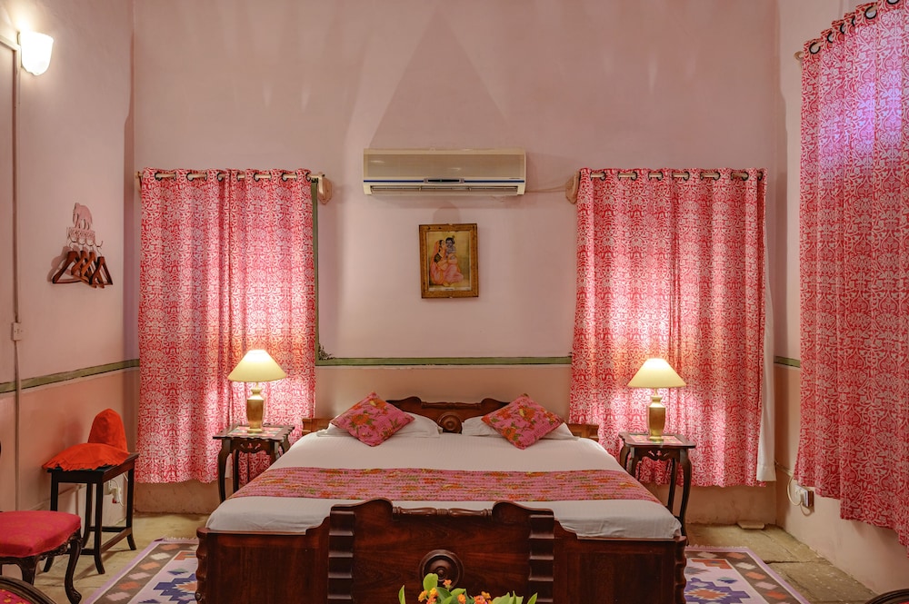 The Piramal Haveli (20th Century; Shekhavati, Rajasthan) 16/39