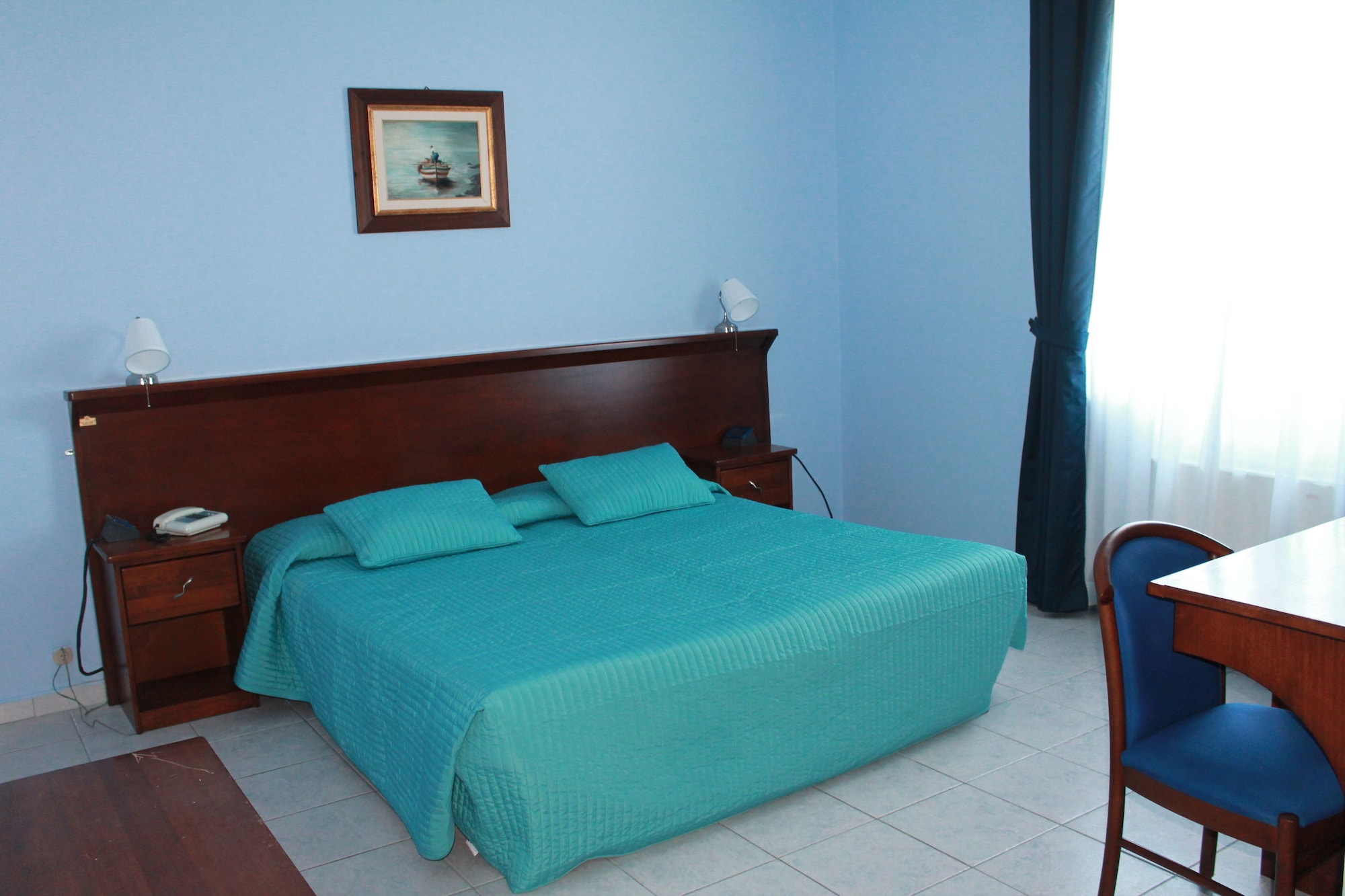 ROOM, DOUBLE OR TWIN BED