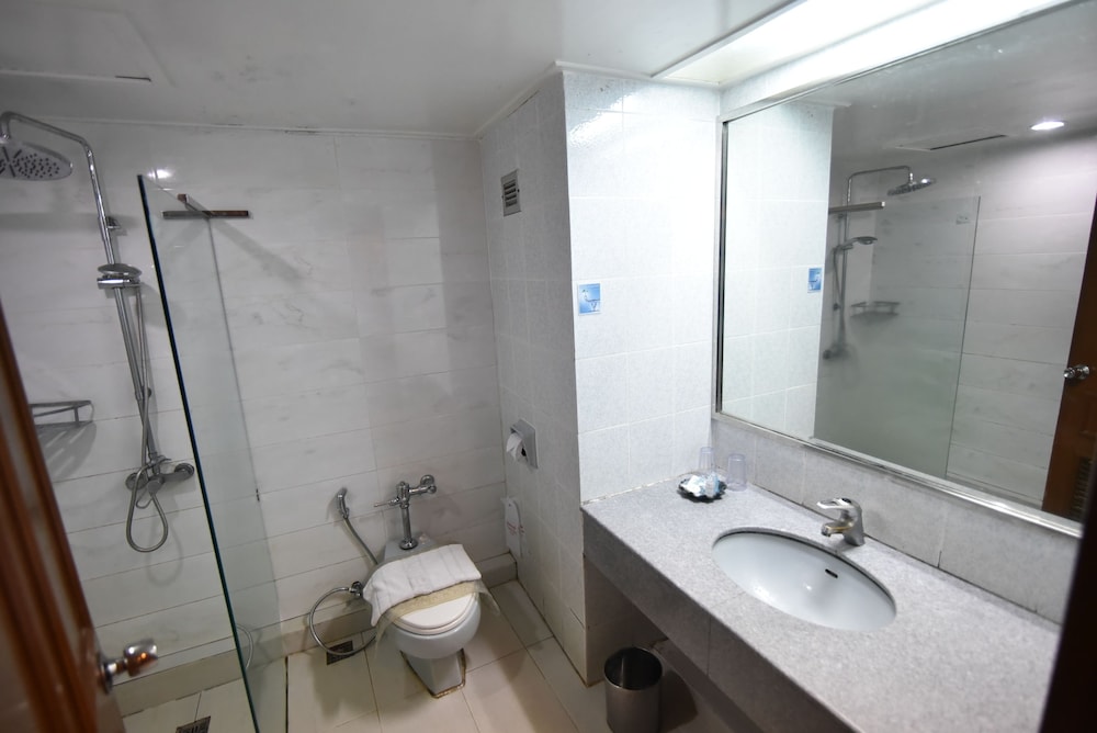 Asian Hotel Hatyai 68/72