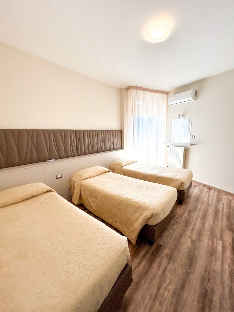 Hotel Riviera 11/46