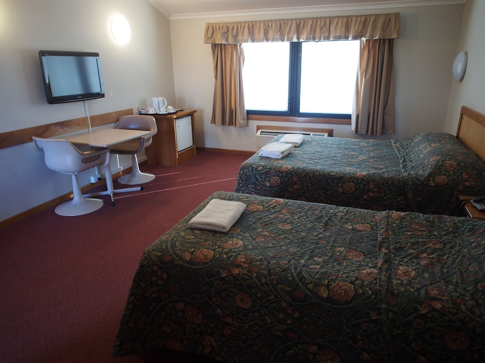 ASCOT MOTOR INN 17/32
