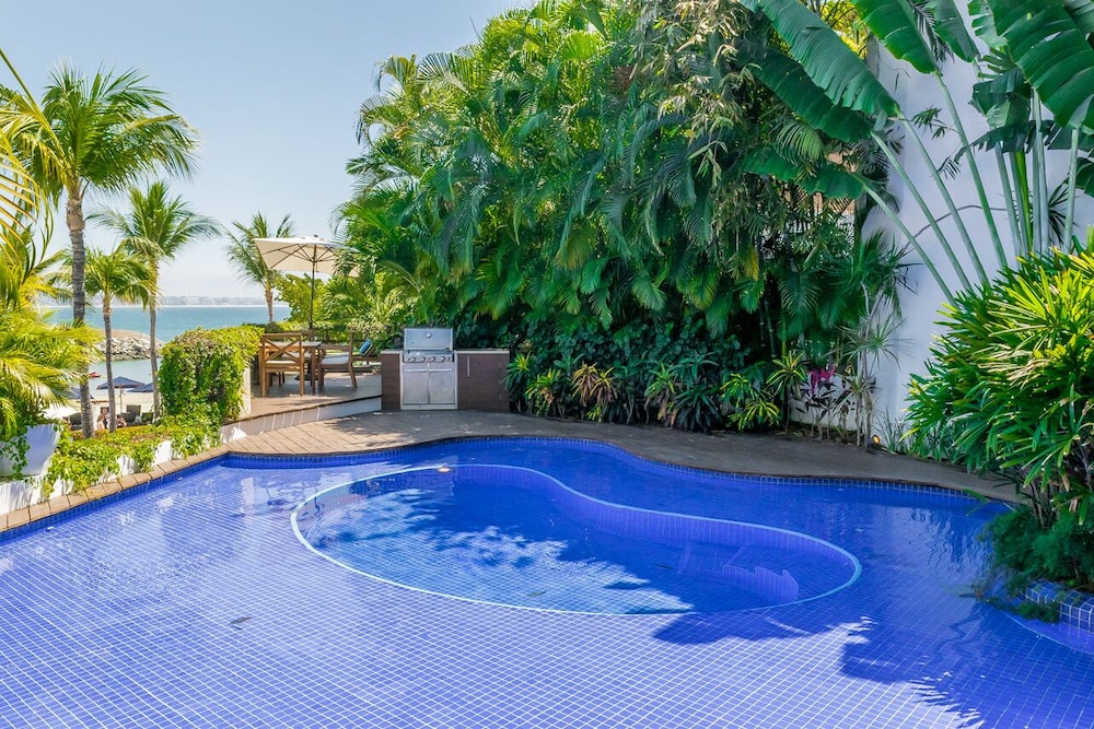 Vallarta Gardens Beach Front Hotel and Residences 4/65