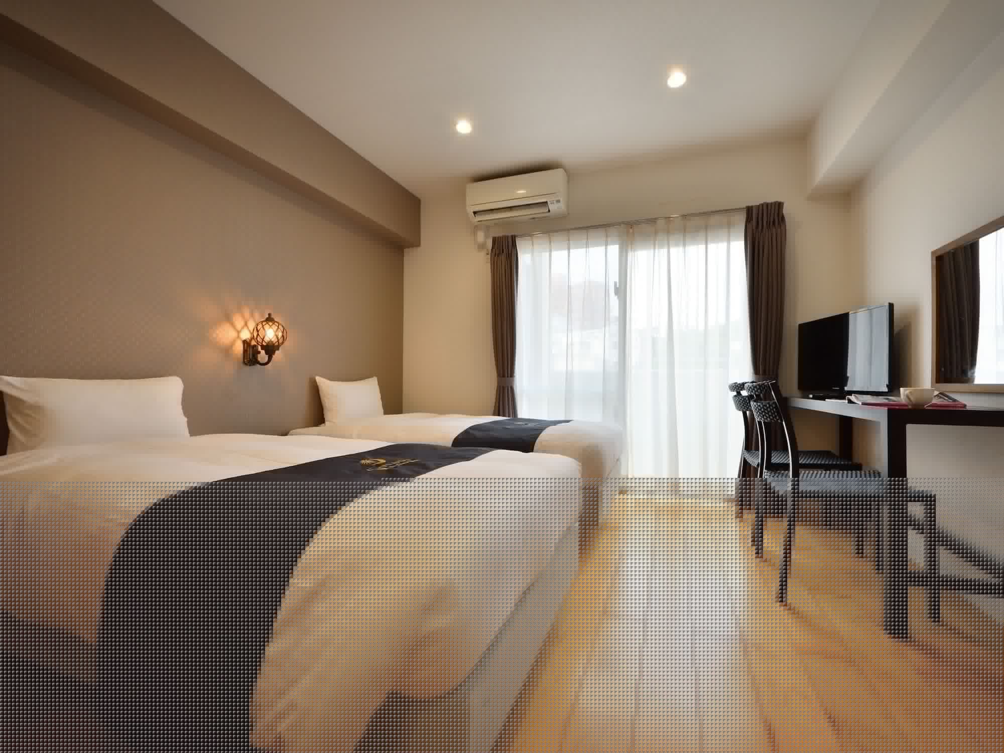 CONDO, TWIN BEDS