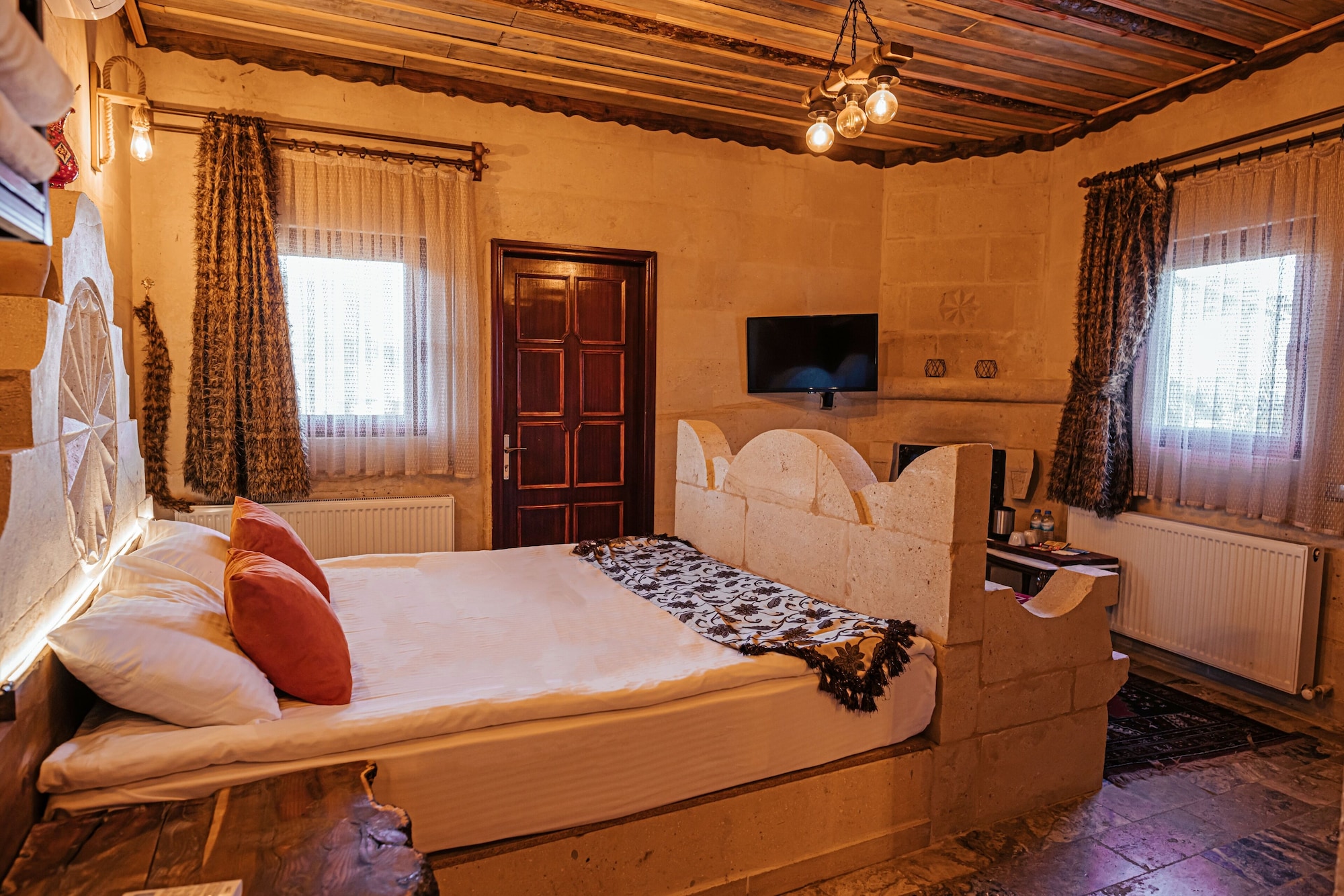 HONEYMOON, SUITE