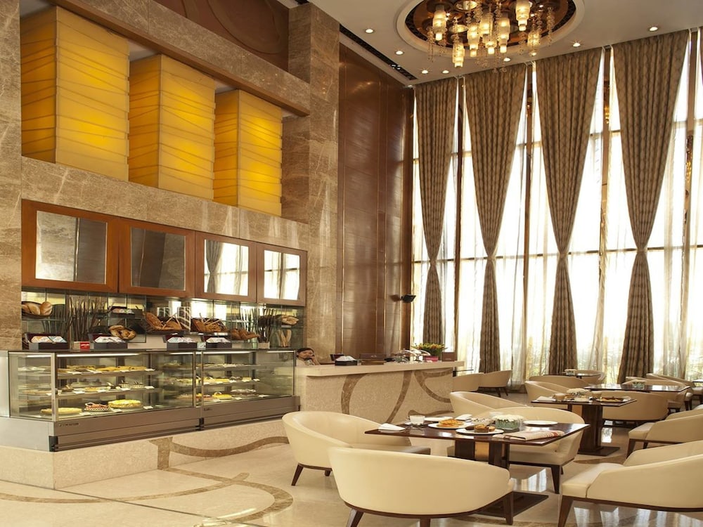 Crowne Plaza New Delhi Okhla 56/66