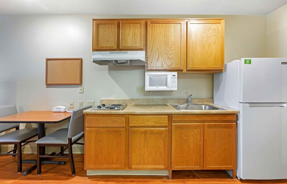 Extended Stay America Select Suites - Phoenix - West 40/52