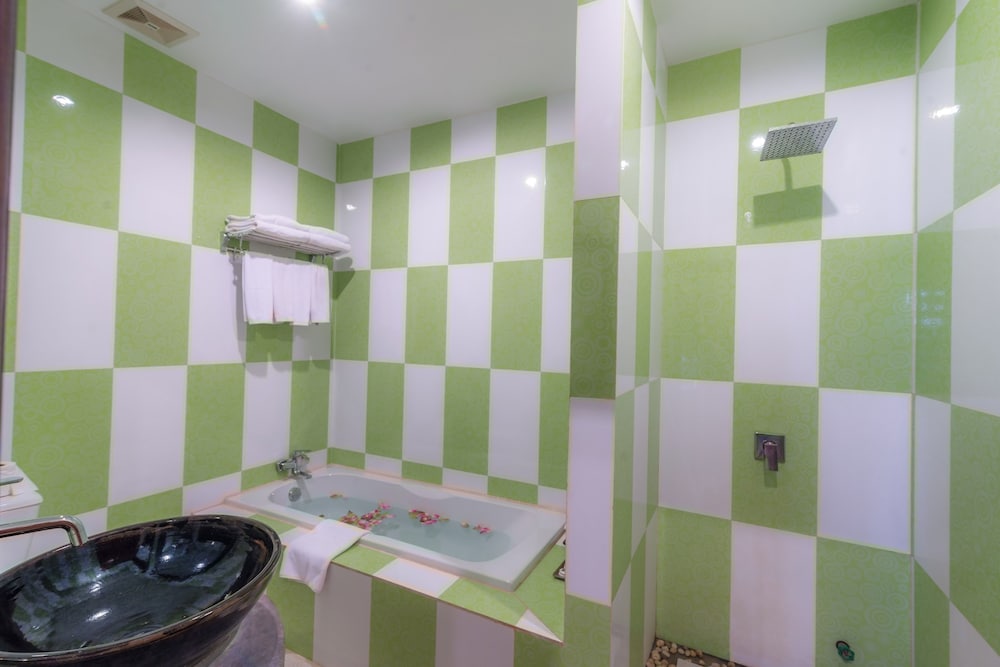 Bunwin Boutique Hotel 35/40