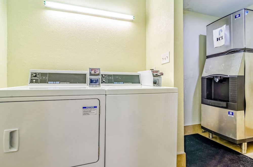 Quality Inn & Suites Creedmor - Butner 16/39