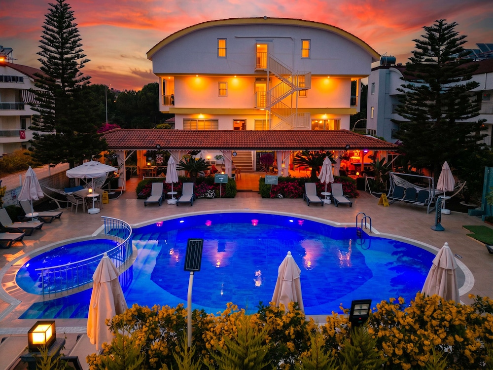 Nora Suit Hotel 5/50
