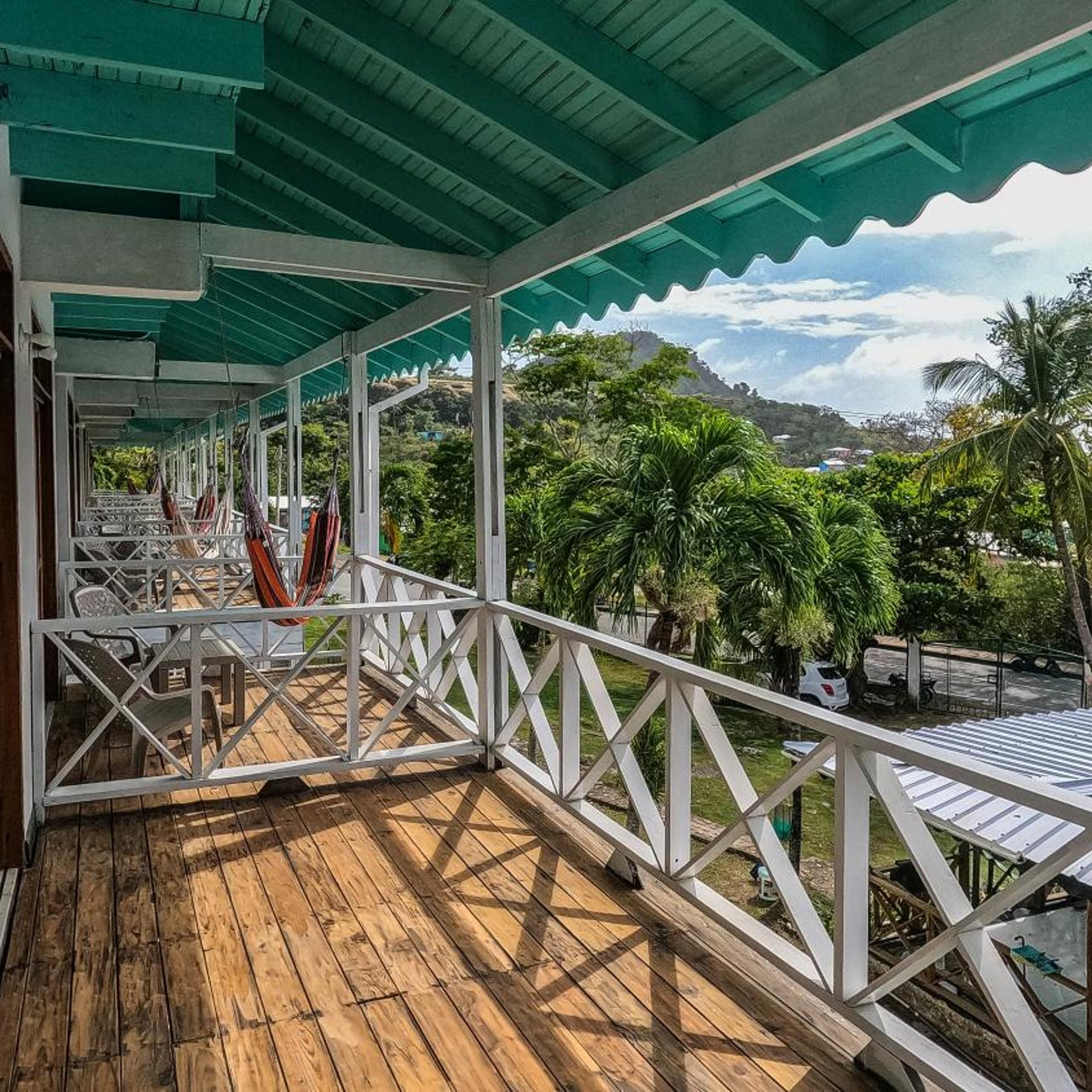 South West Bay Cabanas 32/50