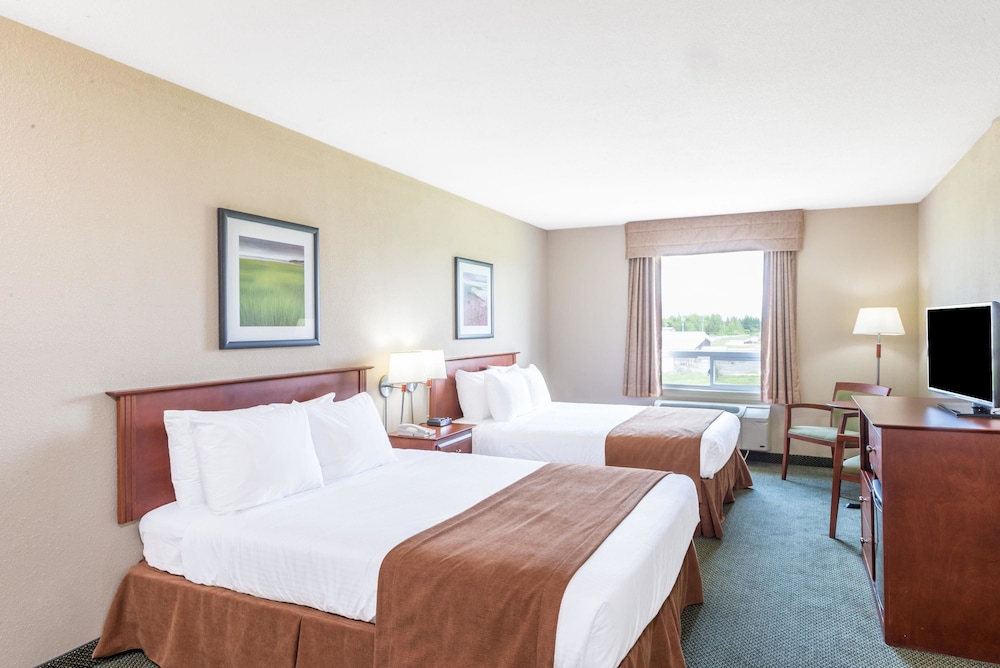 Super 8 by Wyndham Windsor NS 8/23
