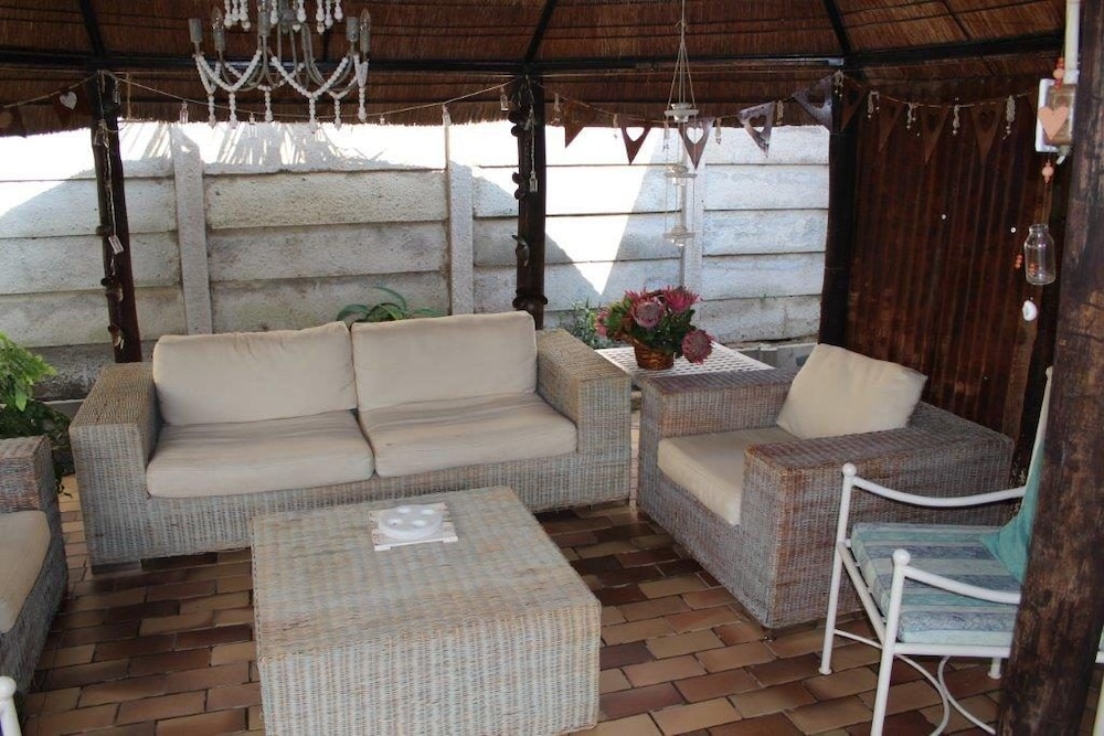 Mirabel Guesthouse 22/39