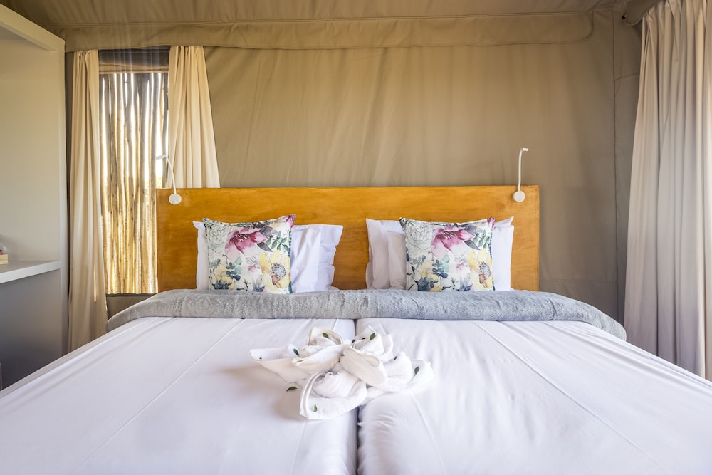 Ndhula Luxury Tented Lodge 12/48