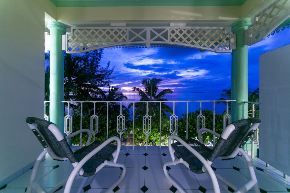 Palm Beach Hotel 30/40