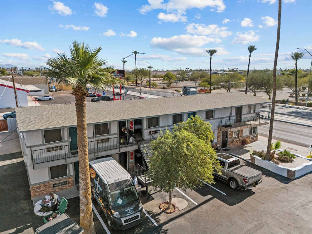 American Executive Inn 49/58