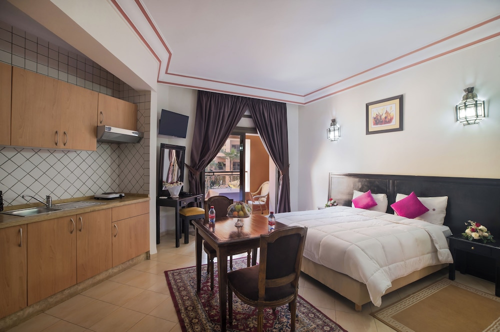 STUDIO, DOUBLE BED