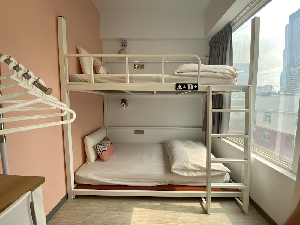 Flyinn Hostel 24/50