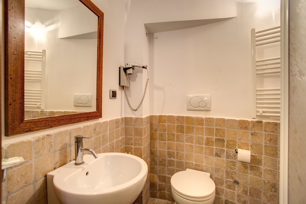 RESIDENZA DOMIZIA 23/28
