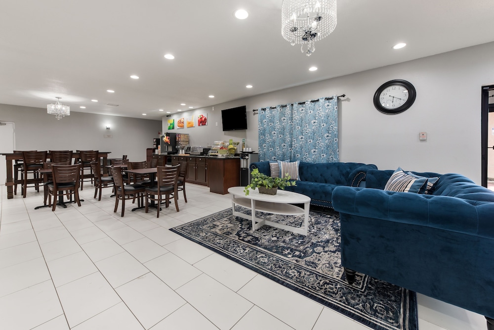 Quality Inn & Suites Cincinnati Uptown Norwood 34/45