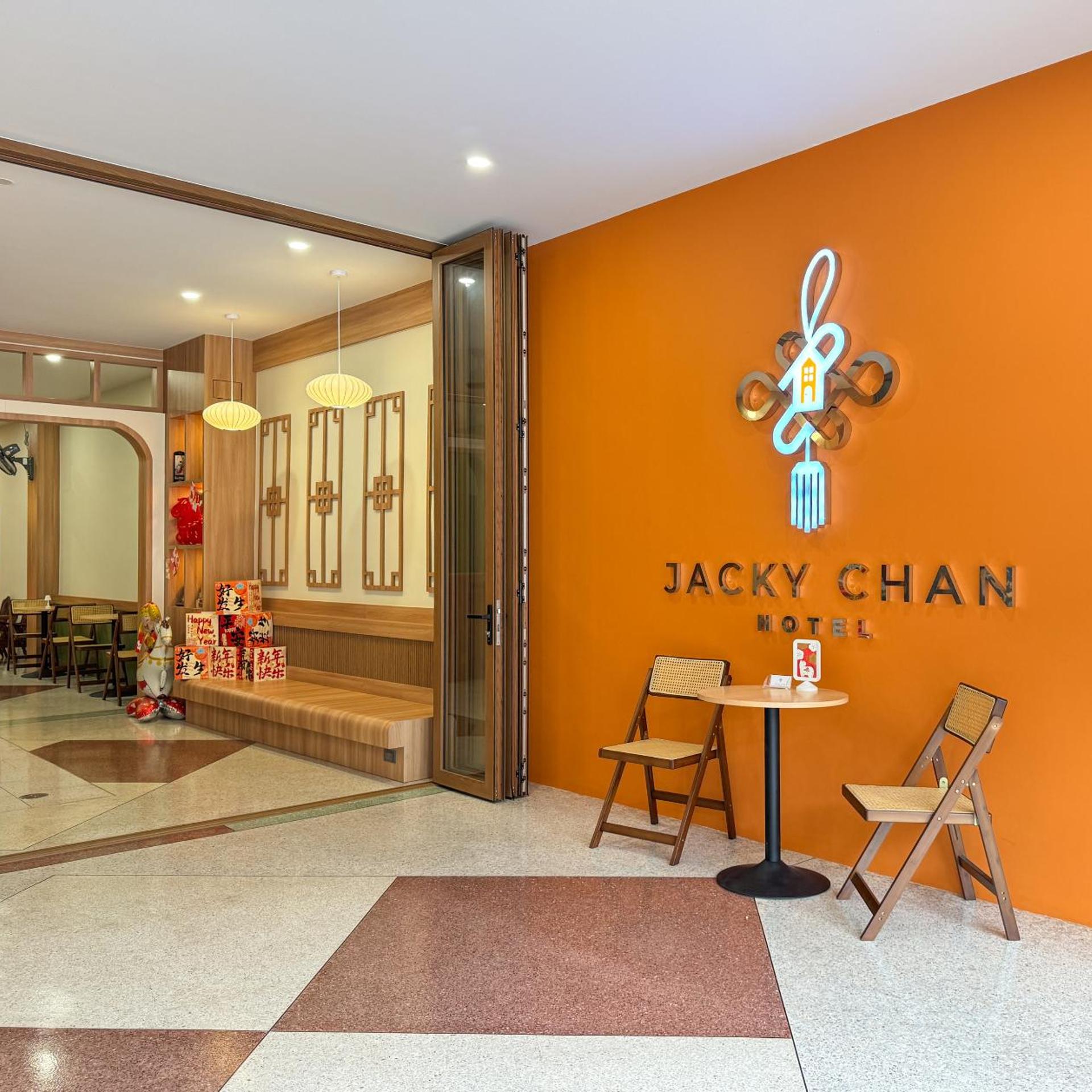 Jacky Chan Hotel 26/50