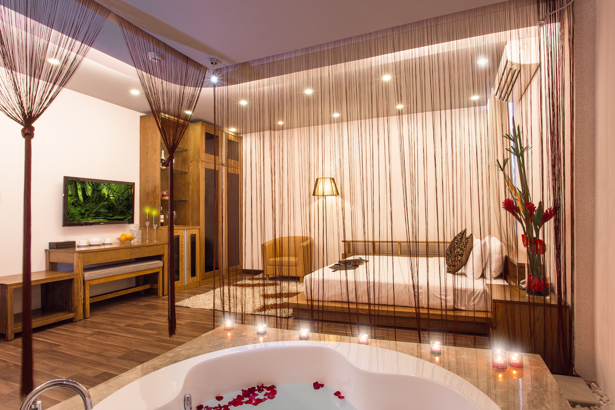 Valentine Hotel 24/36