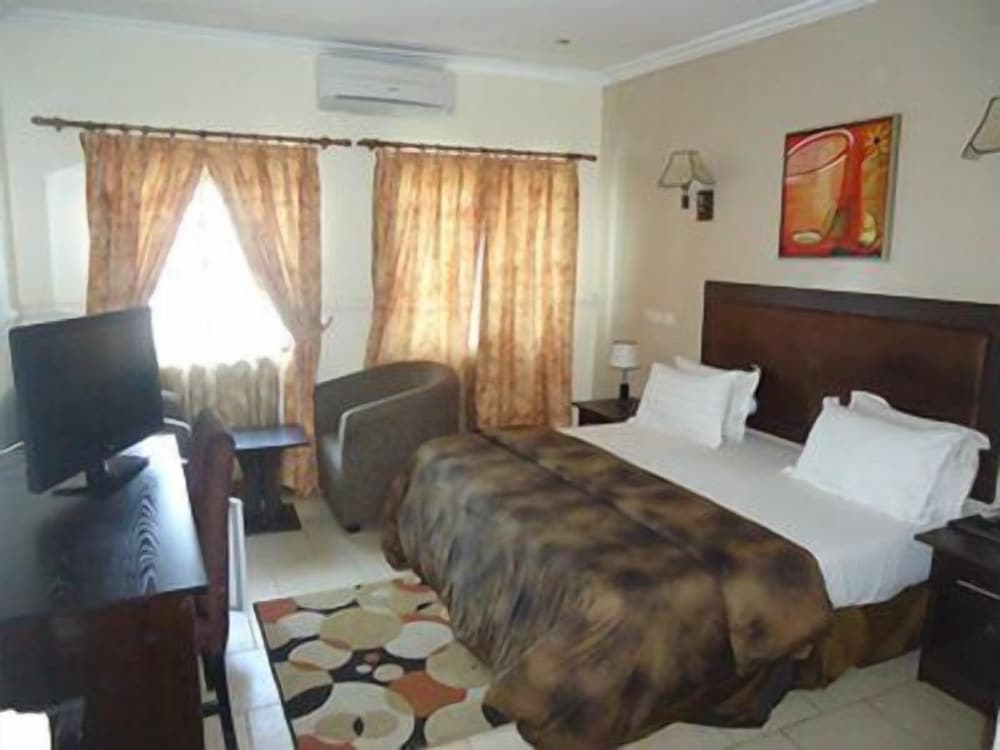 Trafford Hotel 18/50