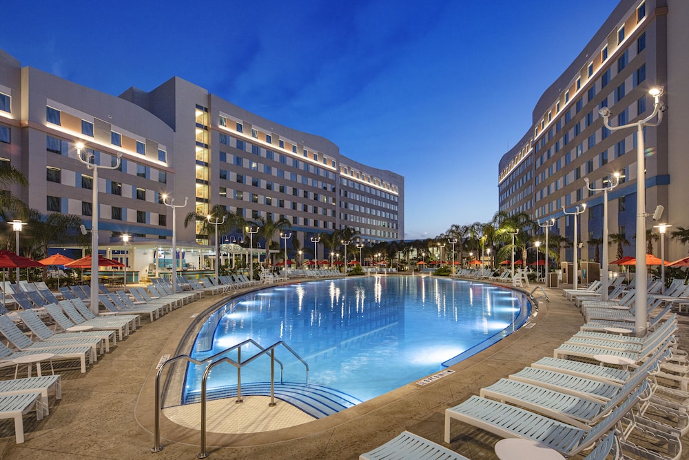 Universal's Endless Summer Resort - Surfside Inn and Suites 34/40