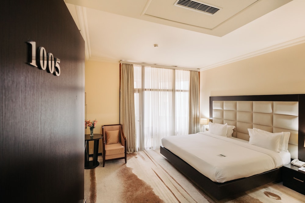 GRAND, STANDARD, KING BED