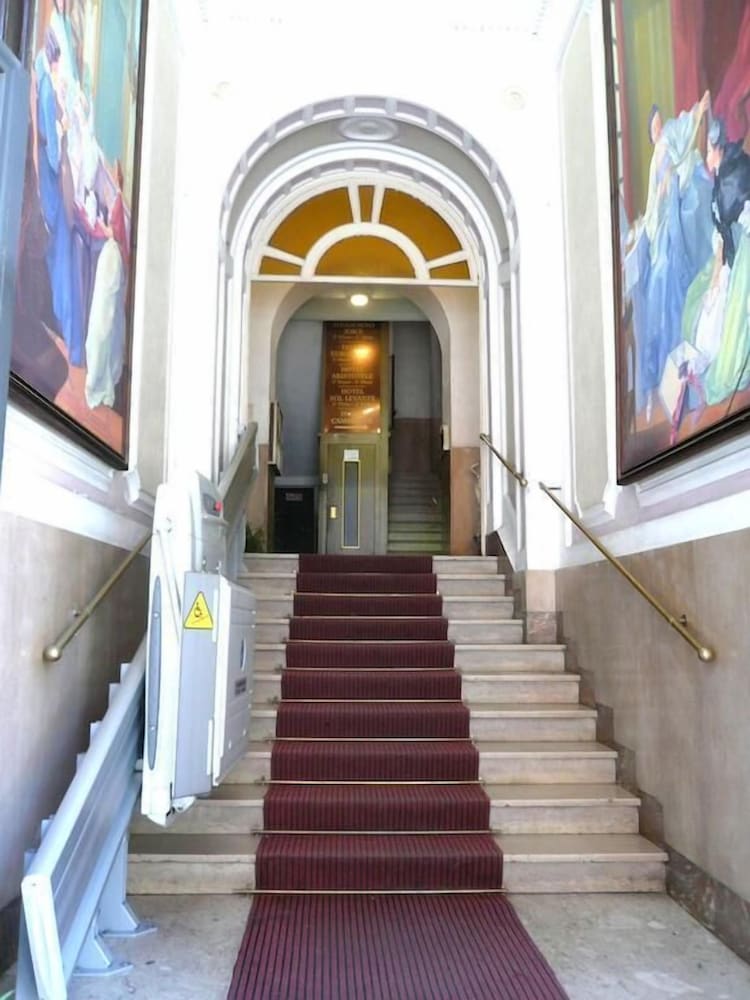 Aristotele Hotel 8/50