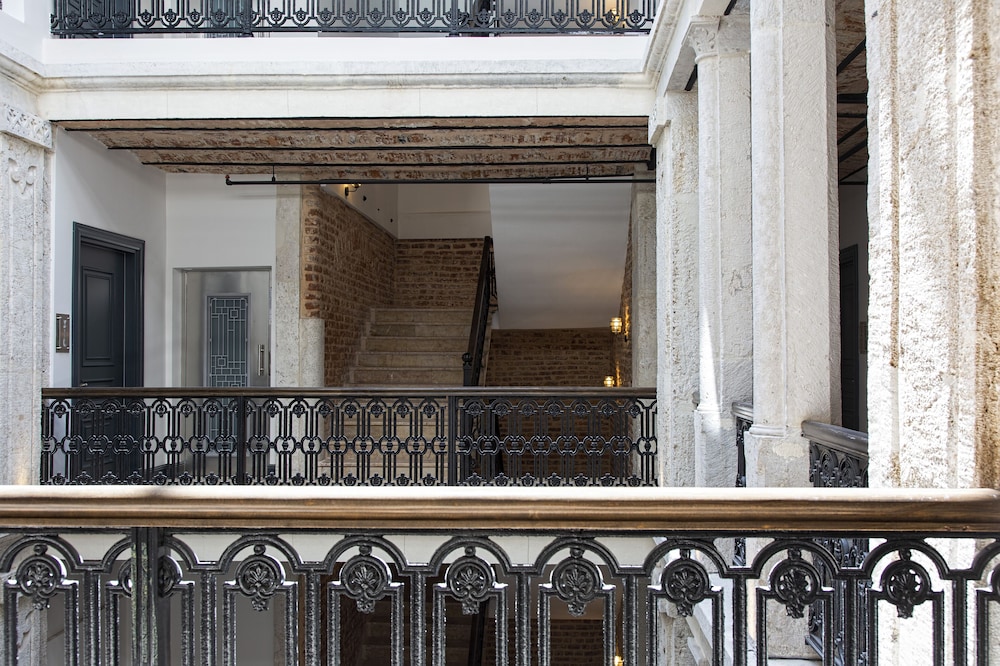 Mest Hotel 9/46