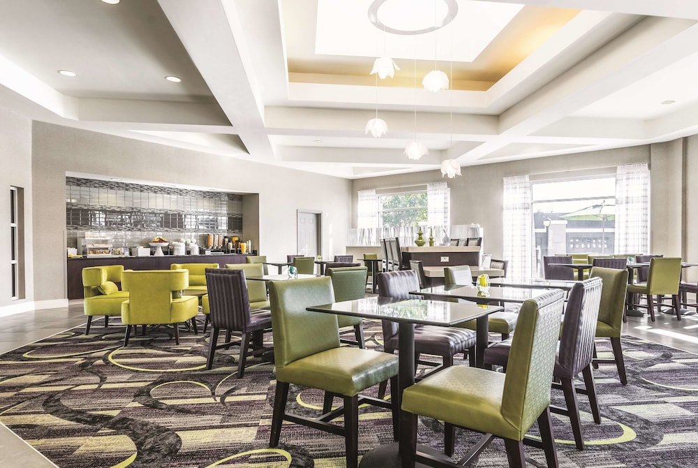 La Quinta Inn & Suites by Wyndham Alexandria Airport 32/48